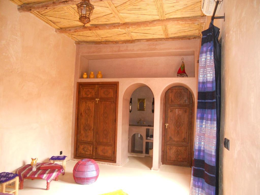 Riad Dar Bergui Hotel Варзазат Стая снимка